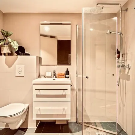 Magnificent Modern דירה